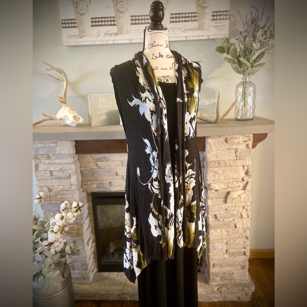 Floral Black and White Women's Top